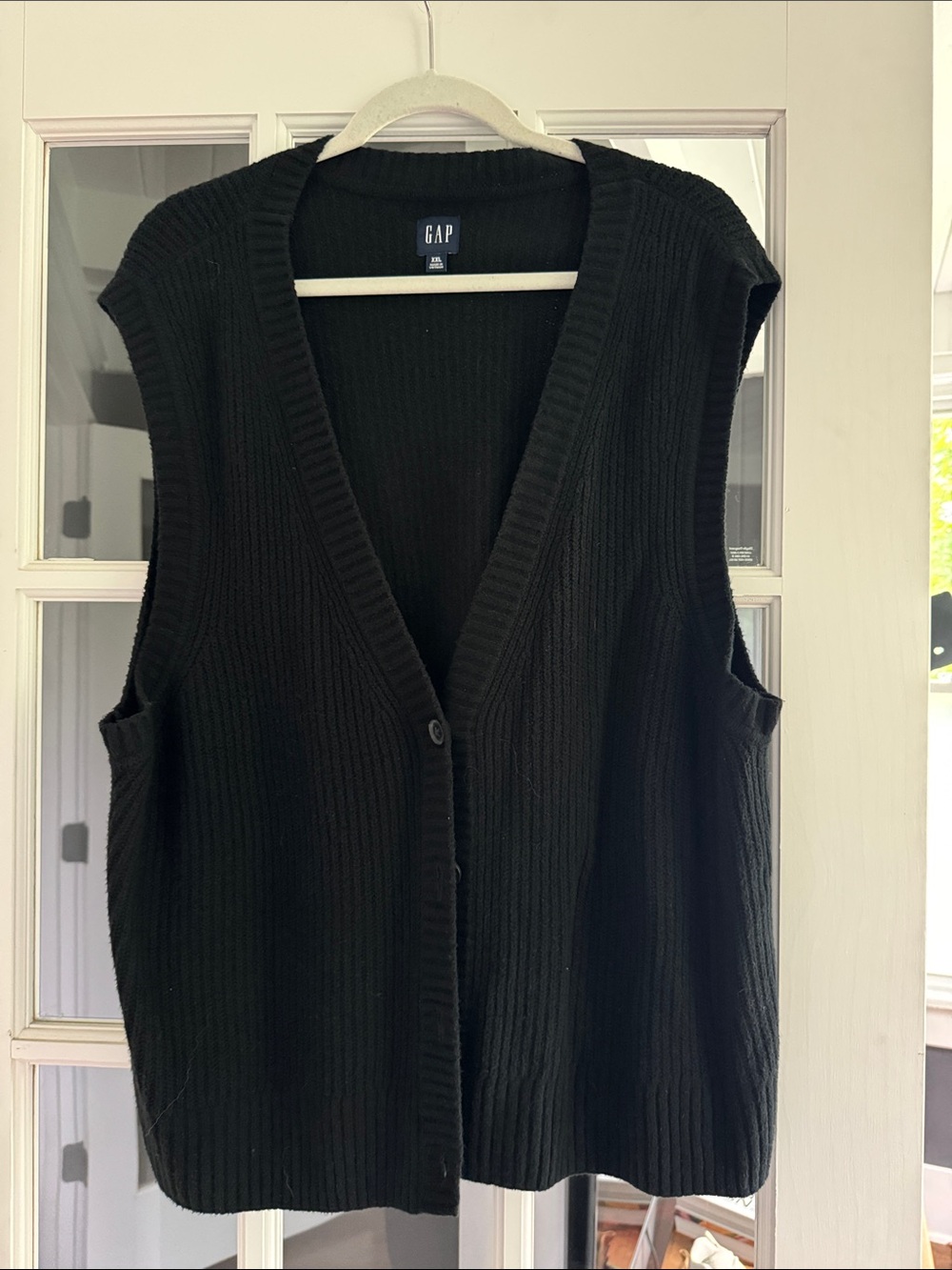 GAP Black Ribbed Knit V-Neck Sweater Vest